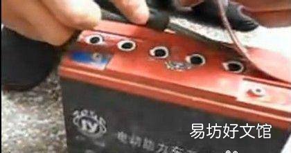 电瓶加水的正确步骤