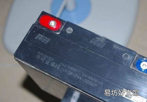 电瓶加水的正确步骤