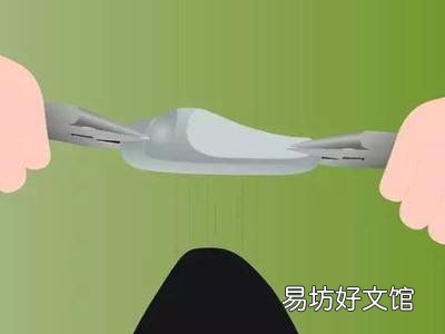 衣服上的防盗扣怎么取