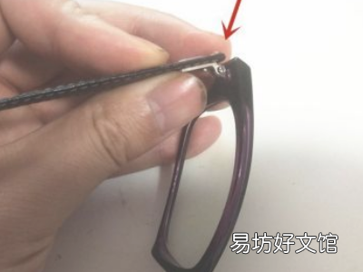 眼镜腿太紧了怎么调整