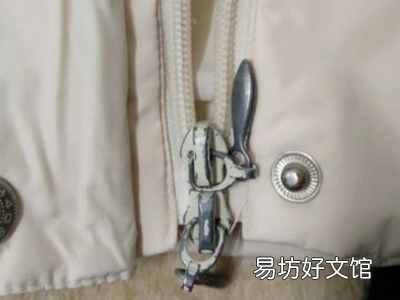 两个拉链的衣服怎么拉