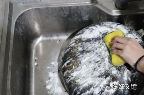 如何清理不锈钢锅油垢