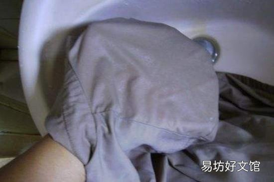 如何快速去除衣服上油点