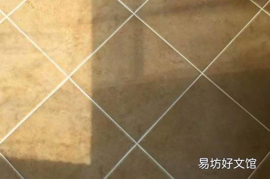 瓷砖被金属刮黑怎么办
