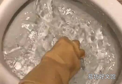 纸把马桶堵了如何自己快速疏通