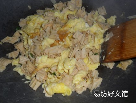 鸡蛋腐竹怎么炒好吃
