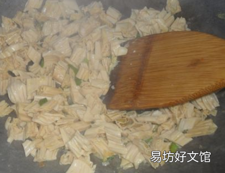 鸡蛋腐竹怎么炒好吃