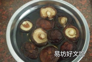 胡萝卜炒香菇怎么炒