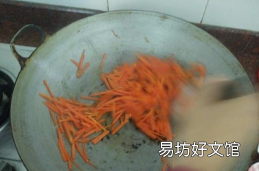 胡萝卜炒香菇怎么炒