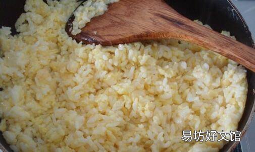 蛋炒饭怎么炒成金黄
