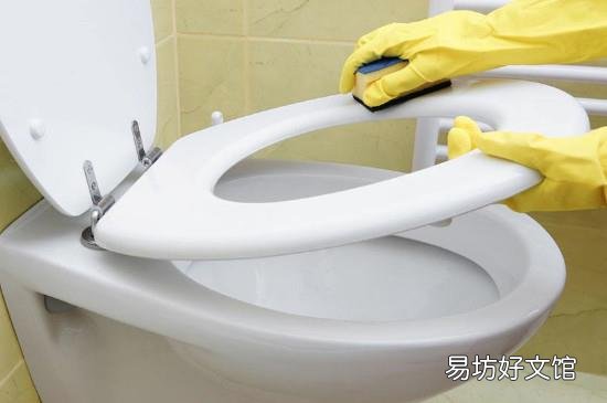 马桶最下面的污垢怎么去除