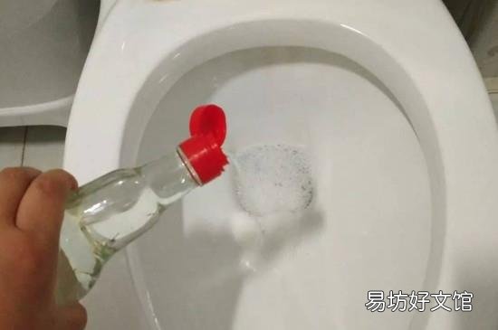 马桶最下面的污垢怎么去除