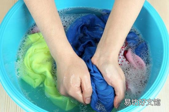 青核桃皮染到衣服上怎么洗掉