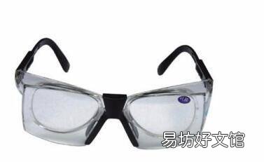 眼镜上面涂什么不起雾