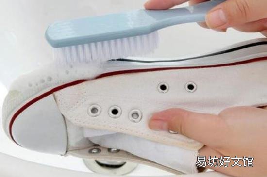 鞋子上面的黄斑怎么去除