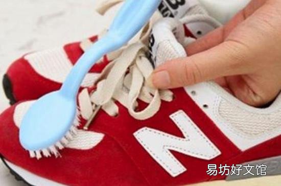 鞋子上面的黄斑怎么去除