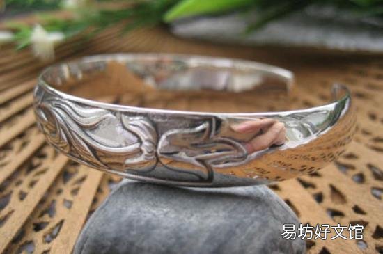 花纹银手镯缝隙好脏怎么清洗