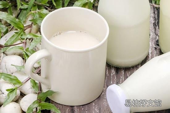 菠萝可以和牛奶一起吃吗?
