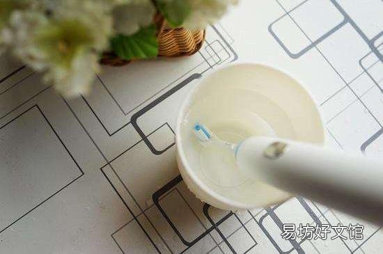 电动牙刷怎么刷牙