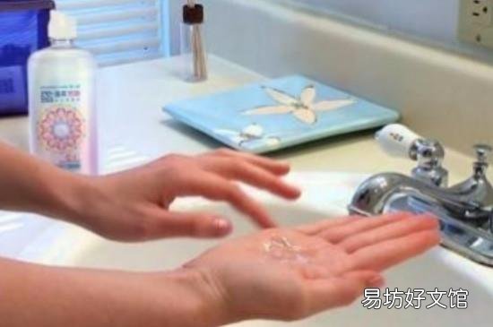怎么摘隐形眼镜
