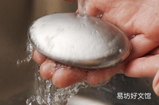 摸了海鲜怎么洗手