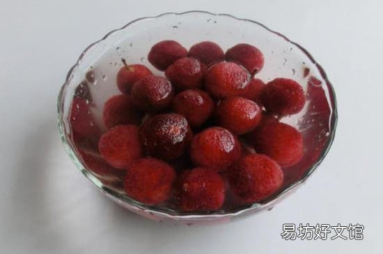 杨梅可以用盐水泡一晚上吗