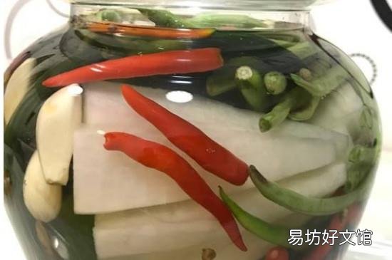 泡菜上面有一层白膜还能吃吗
