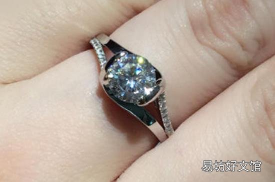 为什么现在的钻戒都用au750做