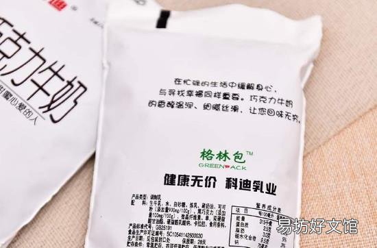 袋装牛奶怎么插吸管