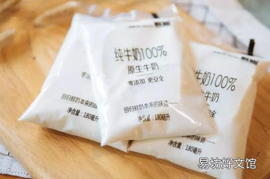 袋装牛奶怎么插吸管