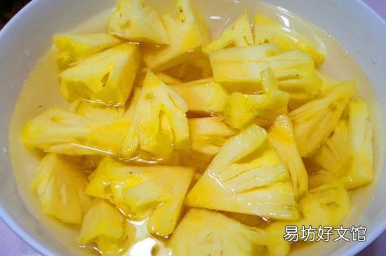菠萝为什么用盐水泡着吃