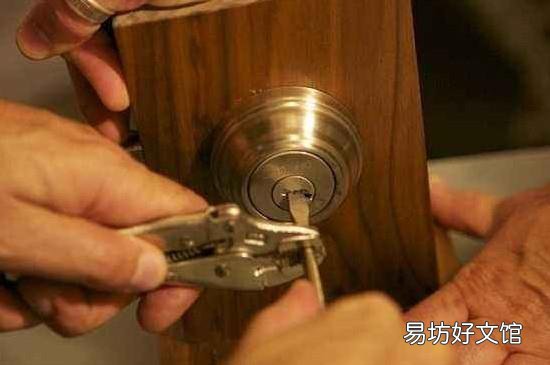 家里门锁打不开怎么办