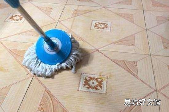 使用滴露拖地,底下有一层油脂