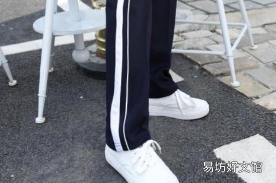 怎样用皮筋改校服裤子