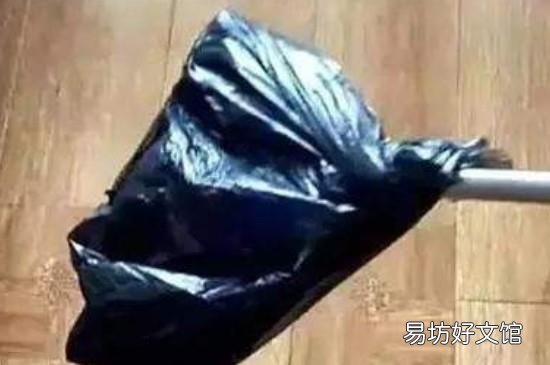 如何扫地板上的头发