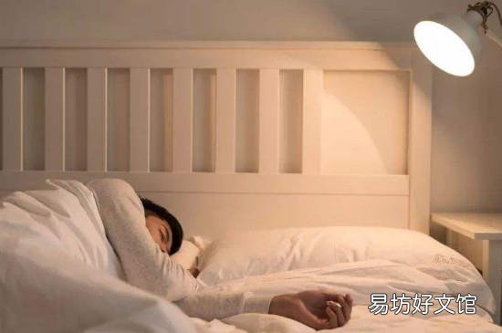 女人开灯睡觉的危害