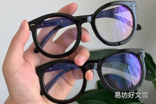 大镜框眼镜伤眼吗