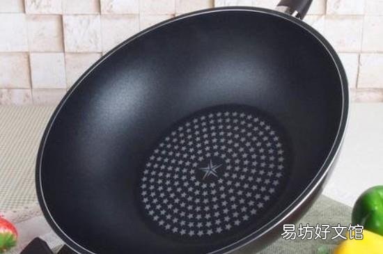 粘锅的纸是锡纸吗
