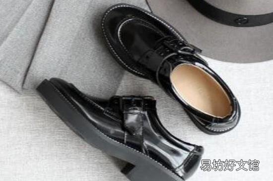皮鞋放久了掉皮怎么办