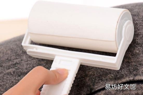 衣服上沾了卫生纸屑怎么办