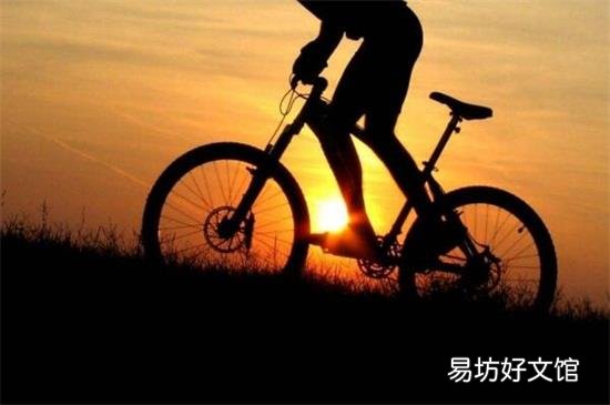 骑自行车姿势脚怎么放