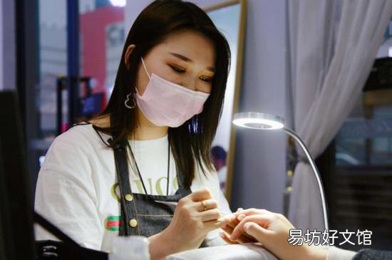 经常美甲手为什么会黑