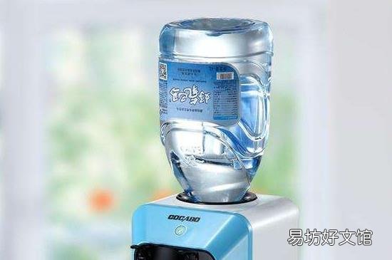 饮水机放出的水有杂质咋回事