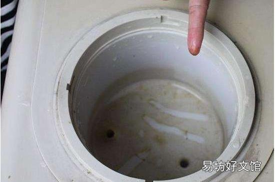 饮水机放出的水有杂质咋回事