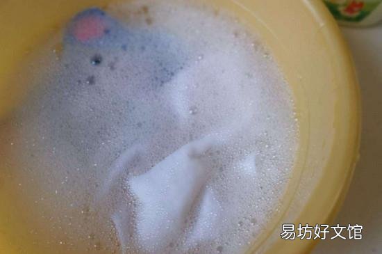 洗衣液的泡沫冲不干净