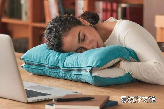 睡觉不用枕头的危害