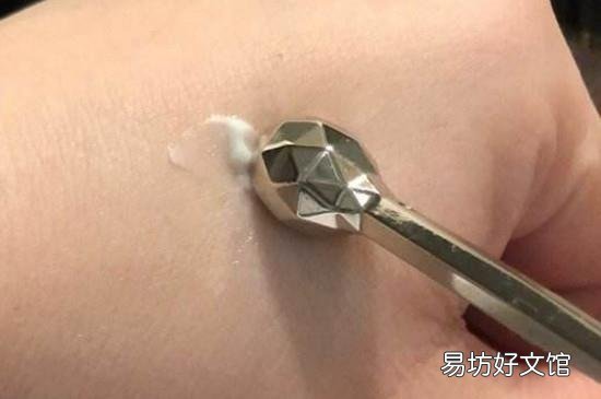 眼霜是要逆着细纹擦吗