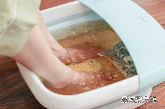 晚上先泡脚还是先洗澡
