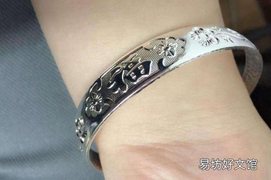 晚上睡觉带银镯子好吗