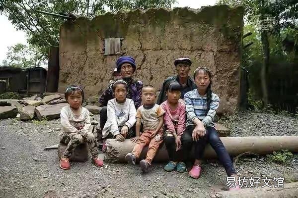老人靠捡废品收养39名弃婴 领养孩子吧
